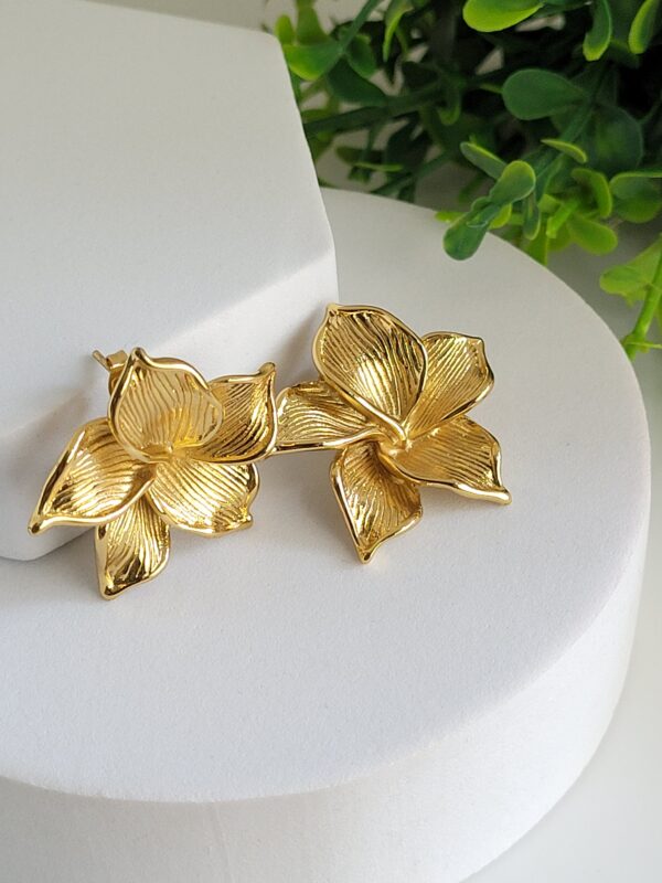 Non-Tarnish Heart Shaped Stud Earrings