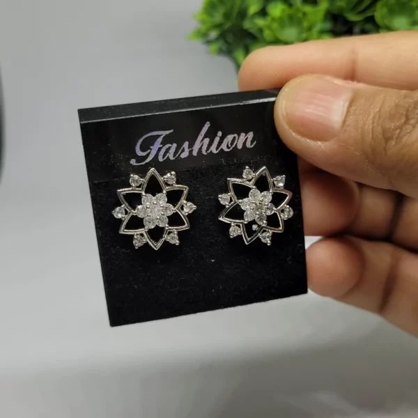 VWE1007-p1 High-end Sparklers Stud Earrings