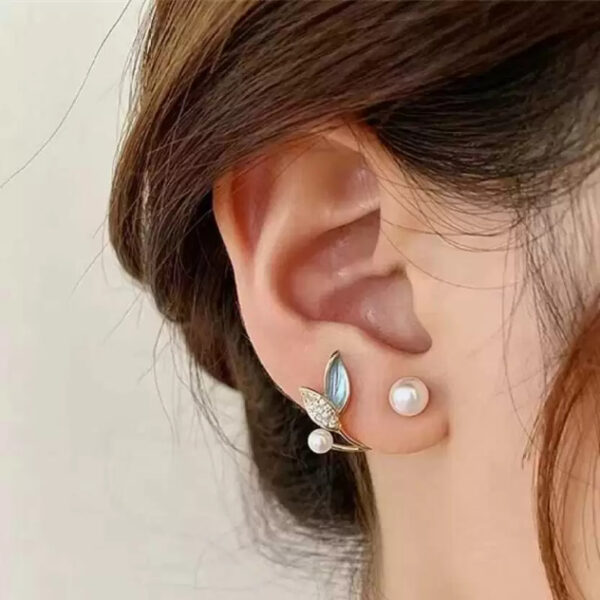 VWE1027-p2 Pearl Whisper Studs