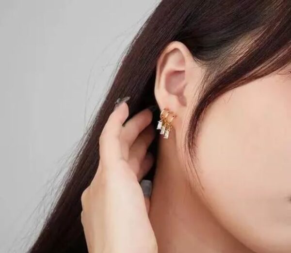 VWE1038-p1 Graceful Pearl Drop Earrings