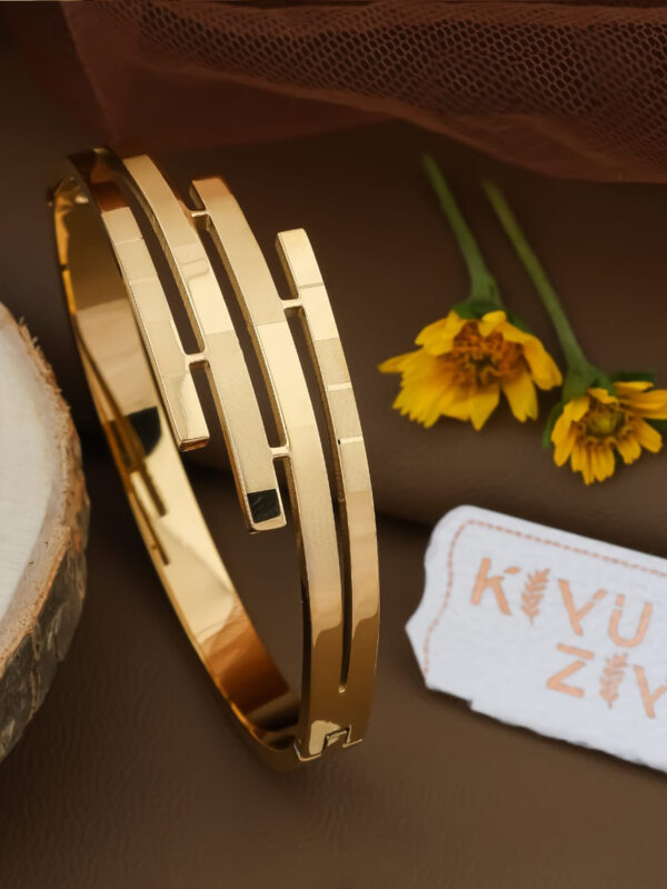 WhatsApp Image 2024-05-01 at 12.03.12 PM Enduring Elegance Anti Tarnish Bracelet