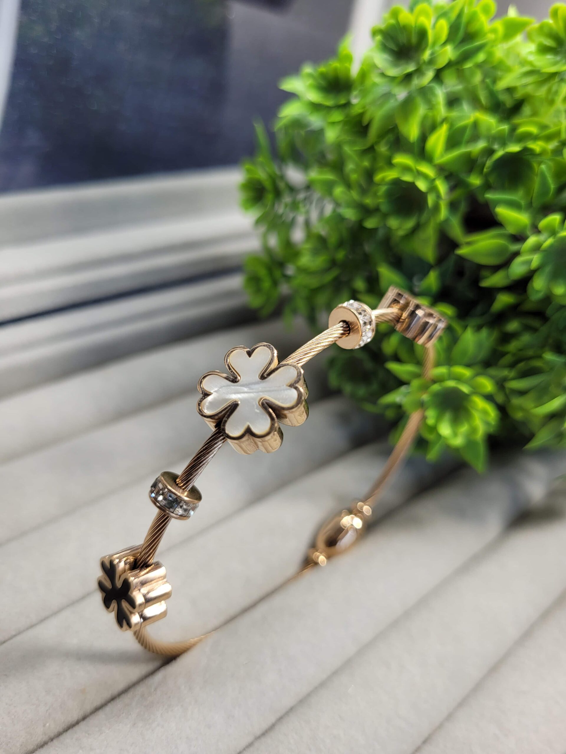anti-tarnish-VTB1006-p1 Anti-Tarnish Clover Design Bracelet