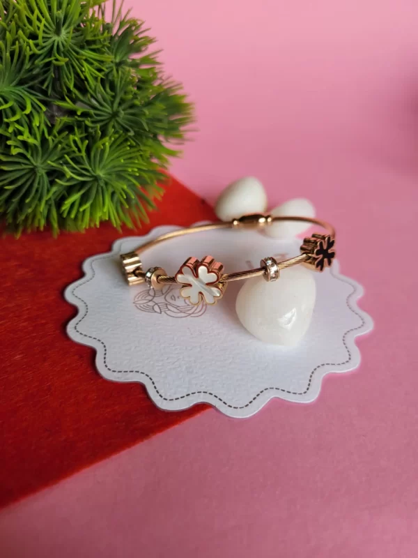 anti-tarnish-VTB1006-p5 Anti-Tarnish Clover Design Bracelet