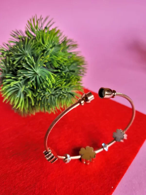 anti-tarnish-VTB1006-p8 Anti-Tarnish Clover Design Bracelet
