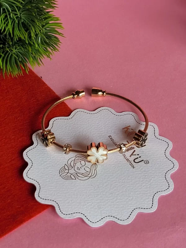 anti-tarnish-VTB1006-p9 Anti-Tarnish Clover Design Bracelet