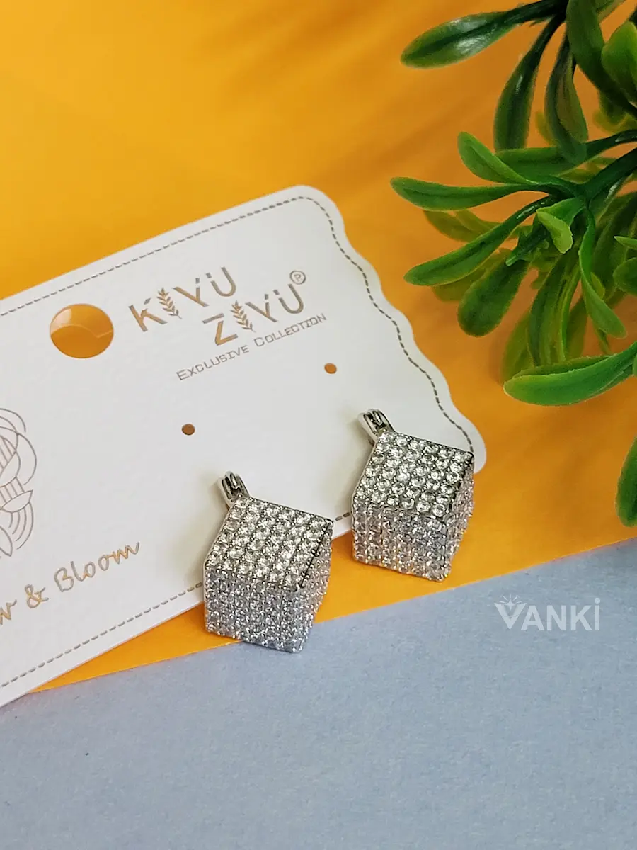 VTE1061 Shape Sensation Anti-Tarnish Earrings