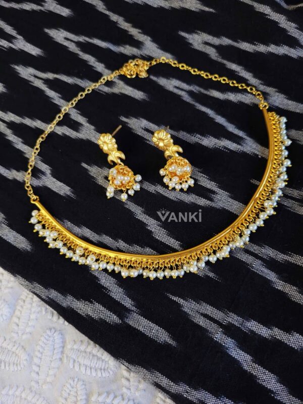 VSN1006_p2 Vanki Golden Brass Necklace