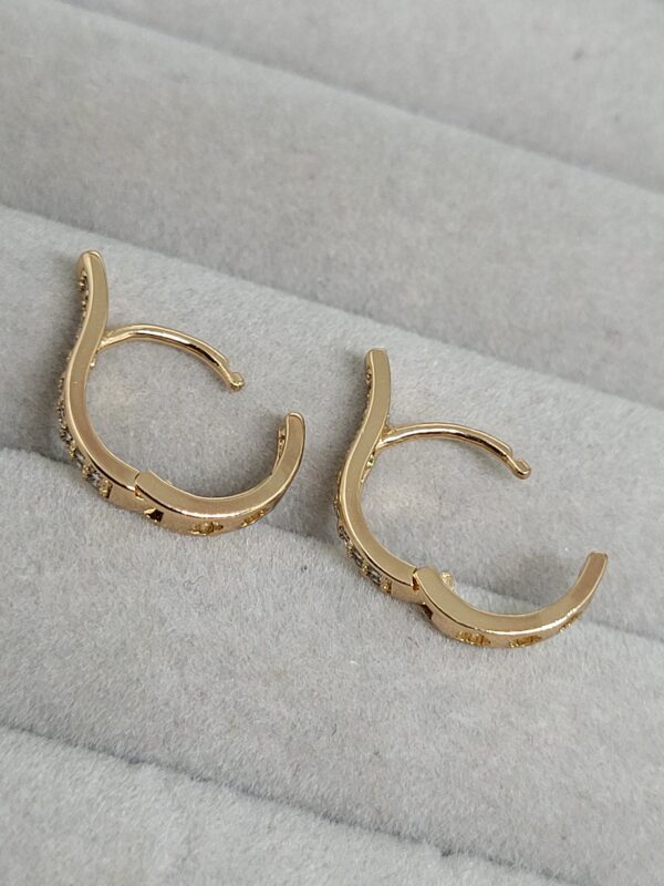 20251103_005637 Minimal Luxe XP Huggie