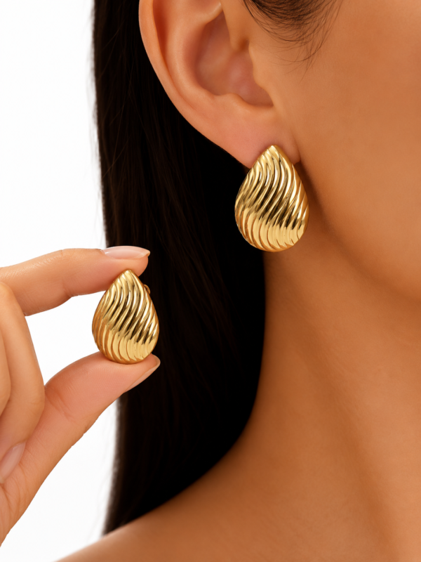 Elio Sculpted Gold Anti-Tarnish Earrings