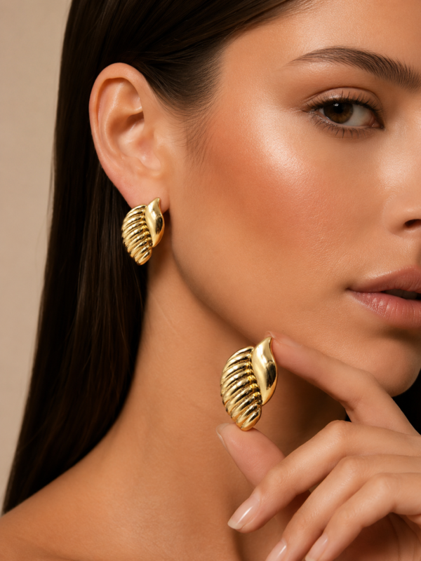 Elio Anti-Tarnish Studs Vogue Gold